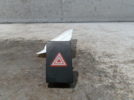 BOUTON DE WARNING TOYOTA VERSO 2010-