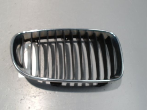 GRILLE CALANDRE DROIT BMW SERIE 1