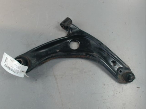 TRIANGLE INFERIEUR AVANT DROIT TOYOTA YARIS II 2010-