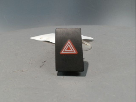 BOUTON DE WARNING TOYOTA VERSO 2010-