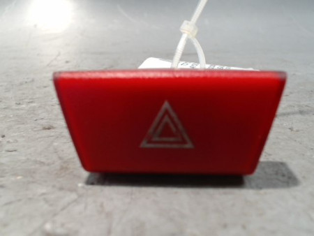 BOUTON DE WARNING TOYOTA AYGO 3P