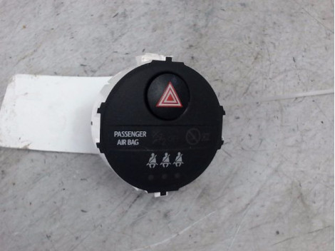 BOUTON DE WARNING TOYOTA YARIS 2005-