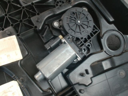 MECANISME+MOTEUR LEVE-GLACE AVANT GAUCHE FORD FIESTA 2008-