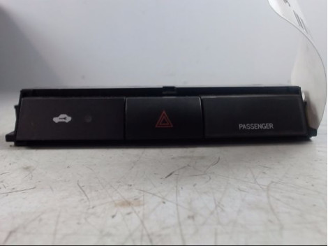 BOUTON DE WARNING TOYOTA COROLLA VERSO 2004-2007