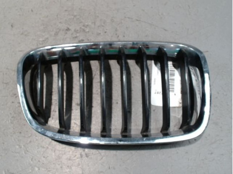 GRILLE CALANDRE DROIT B.M.W. SERIE 1