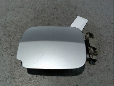 VOLET DE TRAPPE CARBURANT DACIA DUSTER 2010-