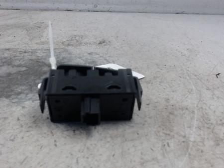 BOUTON DE WARNING DACIA SANDERO 2008-