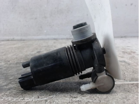 POMPE LAVE-GLACE AVANT FORD FIESTA 2010-
