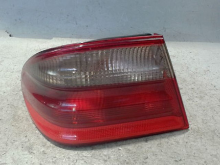 FEU ARRIERE GAUCHE  MERCEDES E220