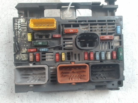 BOITE A FUSIBLES CITROEN C8