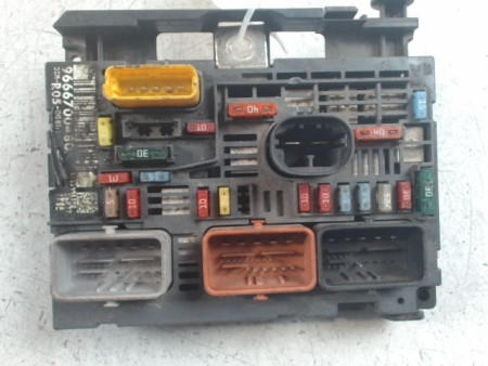 BOITE A FUSIBLES CITROEN C8