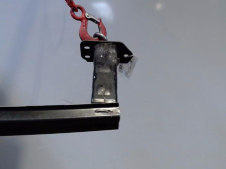 TRAVERSE INFERIEURE ARMATURE AVANT OPEL MOKKA
