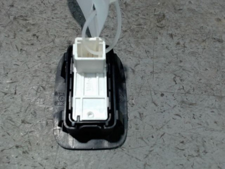 COMMANDE LEVE-GLACE PORTE ARG PEUGEOT 2008