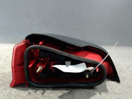 FEU ARRIERE DROIT PEUGEOT 106 96-2003