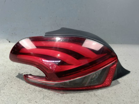 FEU ARRIERE GAUCHE  PEUGEOT 208