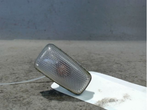 REPETITEUR AILE GAUCHE CITROEN SAXO -99