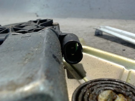 MECANISME+MOTEUR LEVE-GLACE AVANT DROIT RENAULT TWINGO PH.2  98-2000