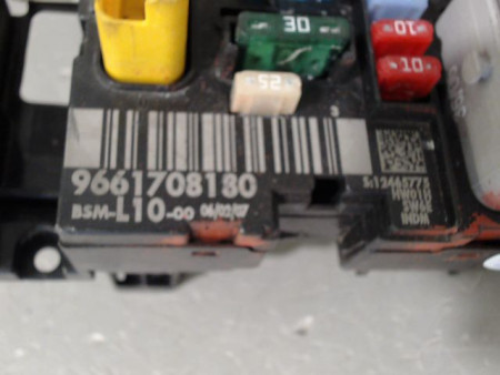 BOITE A FUSIBLES PEUGEOT 207 3P