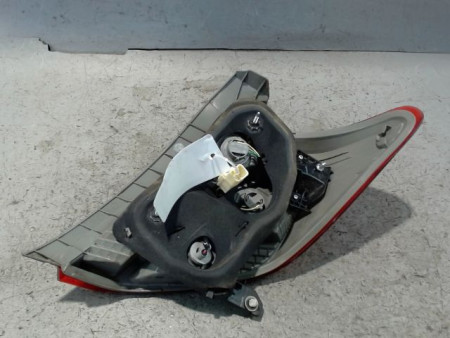 FEU ARRIERE GAUCHE  TOYOTA YARIS II 2010-