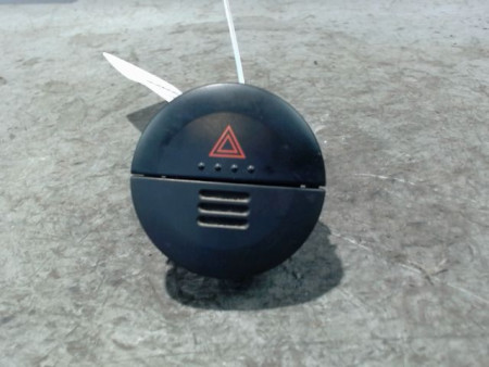 BOUTON DE WARNING NISSAN X-TRAIL