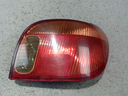 FEU ARRIERE DROIT TOYOTA YARIS 2003-