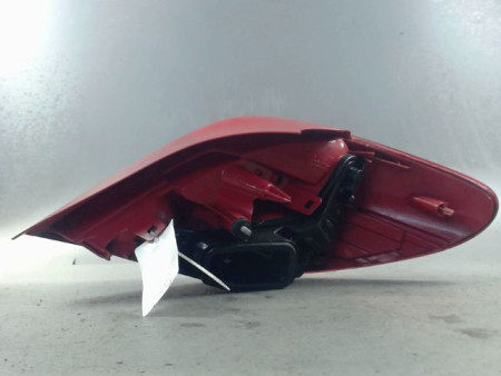 FEU ARRIERE GAUCHE  PEUGEOT 207 2011-