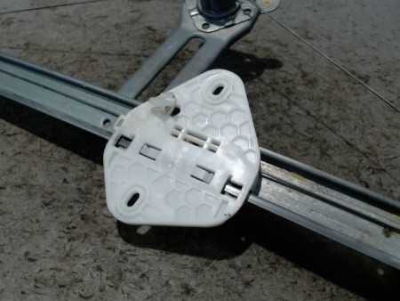 MECANISME LEVE-GLACE AVANT GAUCHE DACIA LOGAN 4 P 05-08