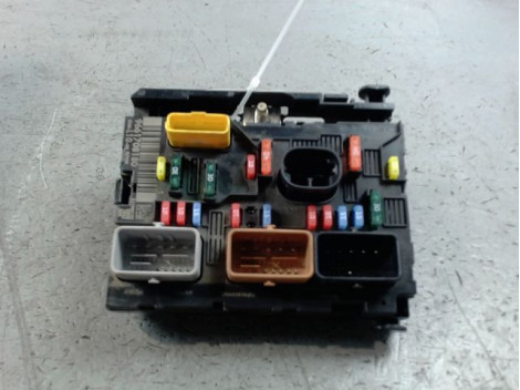 BOITE A FUSIBLES PEUGEOT 207 5P