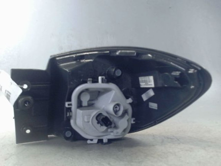 FEU ARRIERE GAUCHE  RENAULT CAPTUR