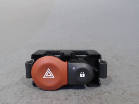 BOUTON DE WARNING RENAULT CLIO 2010