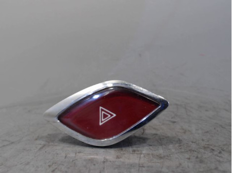 BOUTON DE WARNING CITROEN DS3 2009-