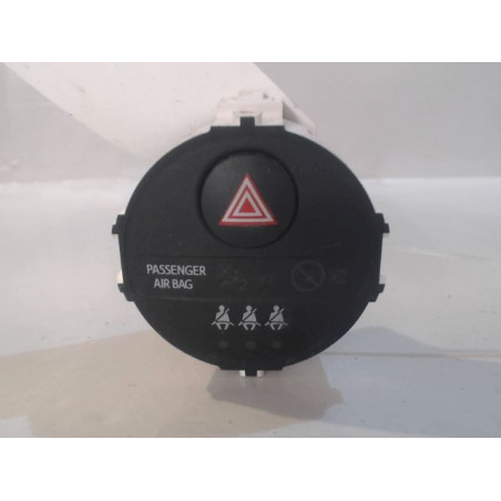 BOUTON DE WARNING TOYOTA YARIS 2011