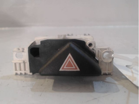 BOUTON DE WARNING FORD FOCUS CLIPPER 98-04