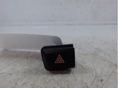 BOUTON DE WARNING PEUGEOT 208