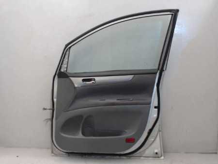 PORTE AVANT DROIT TOYOTA AVENSIS VERSO 01-03