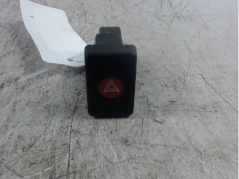 BOUTON DE WARNING DACIA LOGAN 4 P 05-08