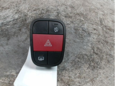 BOUTON DE WARNING PEUGEOT BIPPER