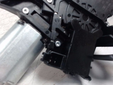 MOTEUR ESSUIE-GLACE ARRIERE TOYOTA YARIS II 2010-