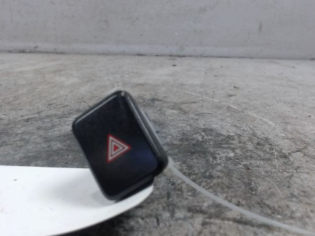 BOUTON DE WARNING TOYOTA AURIS 2010-