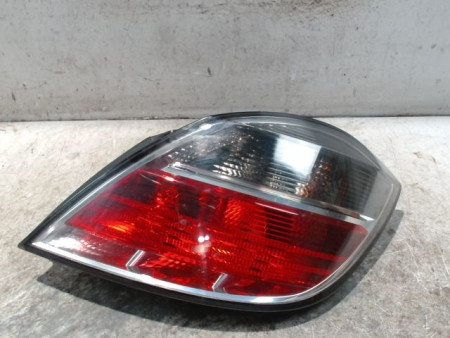 FEU ARRIERE DROIT OPEL ASTRA 2004-