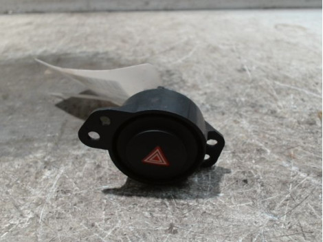 BOUTON DE WARNING TOYOTA AYGO 5P