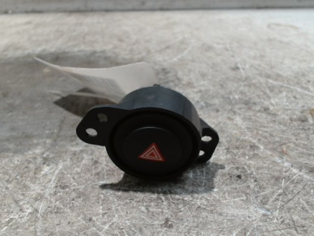 BOUTON DE WARNING TOYOTA AYGO 5P