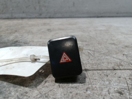 BOUTON DE WARNING TOYOTA AURIS 2010-